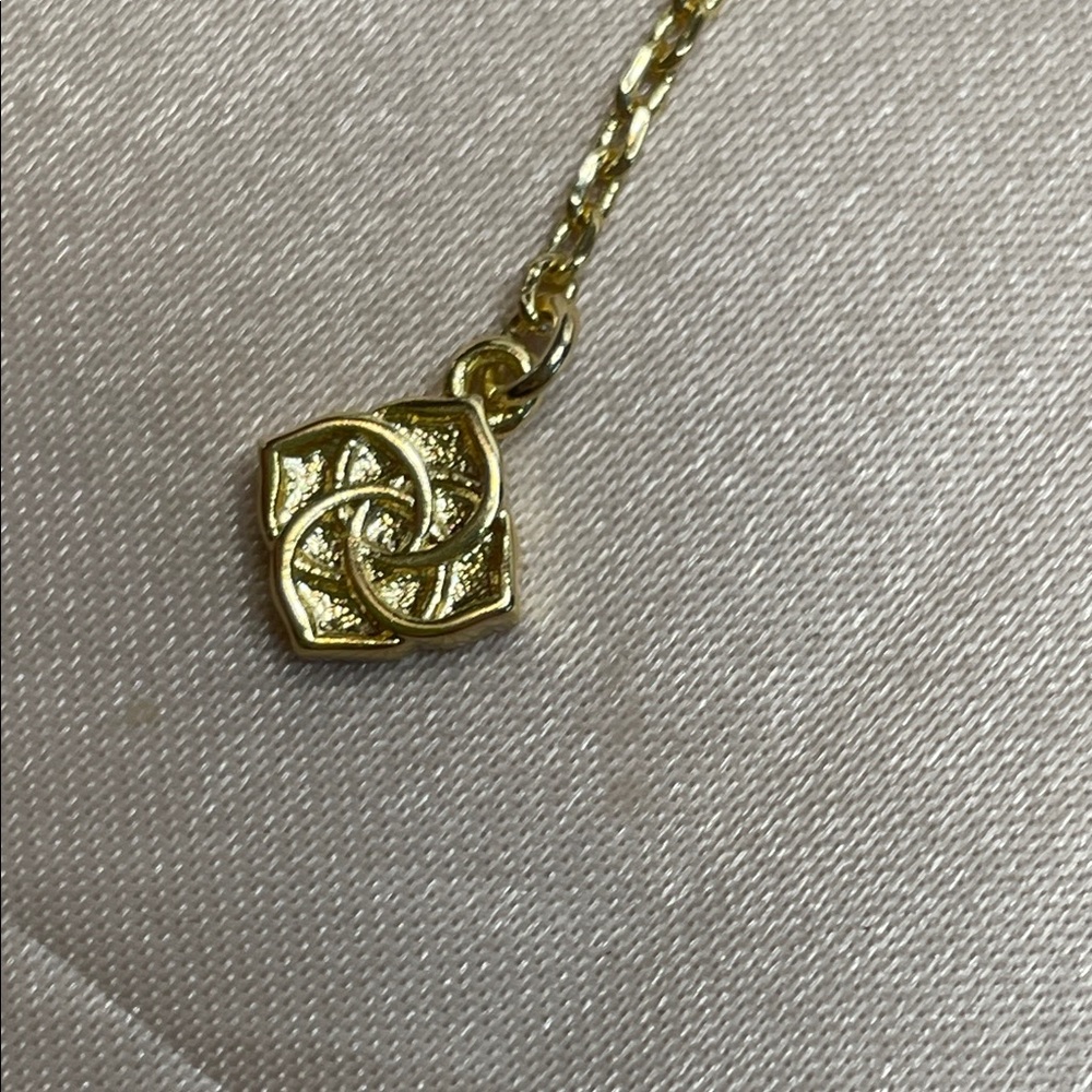 Kendra Scott Brynne Shell Gold Short Pendant Necklace - NWT $75 MSRP - Picture 5 of 6